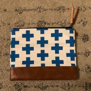 2nd Story Designs Zip-Up Clutch Bag